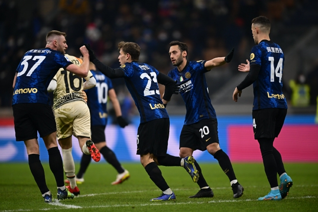 Edgar Lima后半程发力完成夸张动作