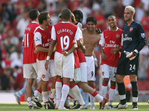 詹姆斯关键上篮助球队锁胜