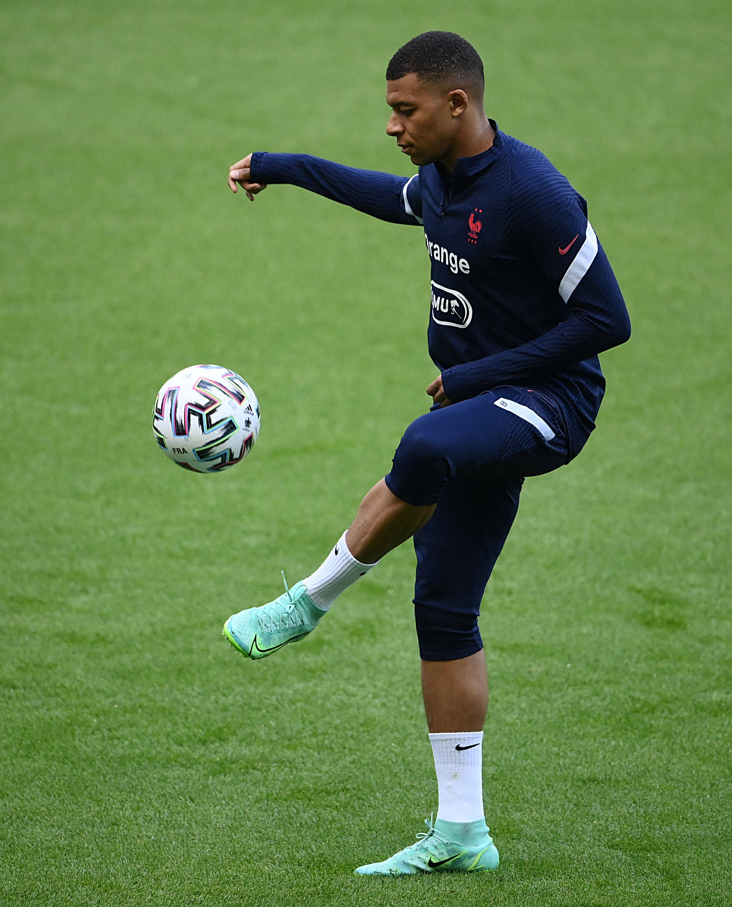 潘德夫：国米被裁判戏耍，范戴克手球明显是点球但却被无视