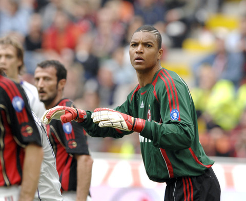 梅西再创纪录引全场欢呼