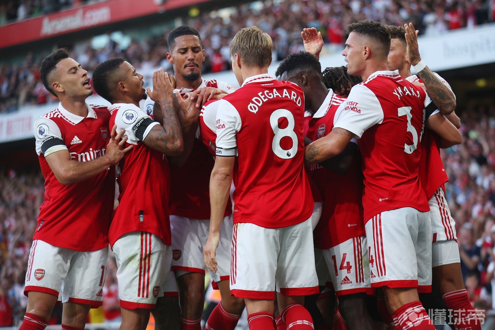 杜兰特篮下补篮，逆转比赛