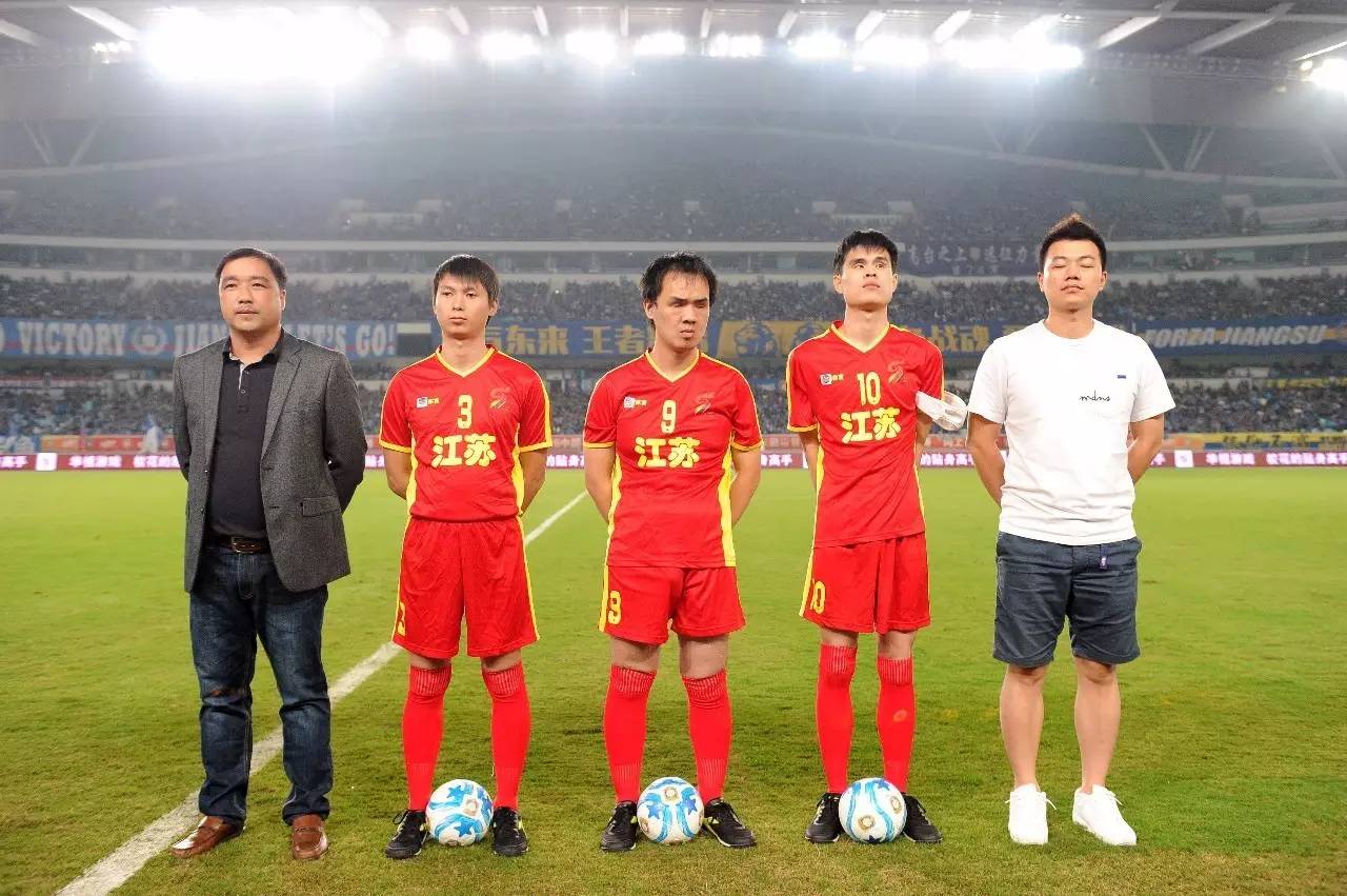 记者：阿隆索国家德比惹恼维尼修斯后，曾让米利唐去找他谈谈