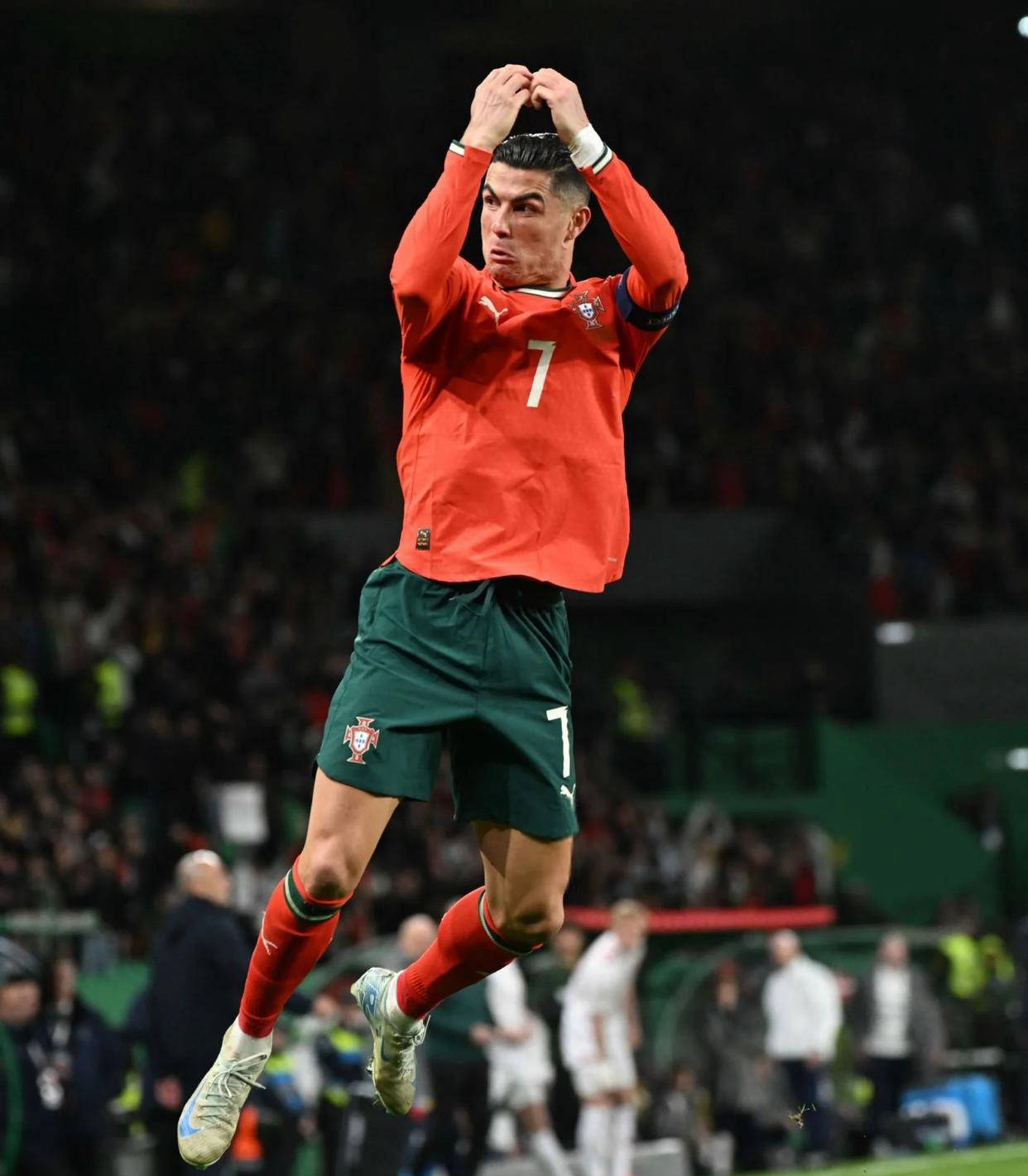 西班牙战胜德国卫冕女足欧国联，大都会球场吸引超5万人观赛