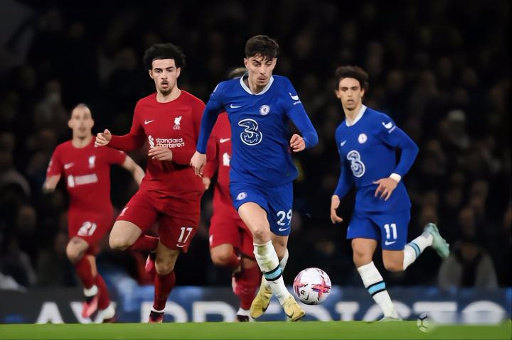 意甲媒体热议：米兰前锋希门尼斯未来扑朔迷离，媒体坚称他将离开而经纪人否认！