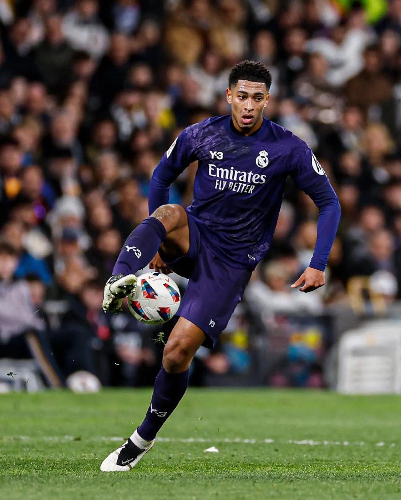 广东男篮在CBA俱乐部杯中以56-30大胜合肥狂风，发挥出色，攻防效率高，取得八强资格。