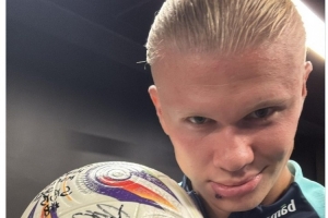 状态不错！4号秀克尼佩尔半场9中7轰18分